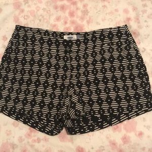 OLD NAVY- Black and Cream Diamond Geo Shorts
